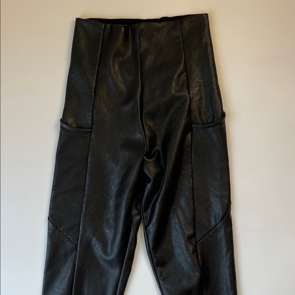 Commando Faux Leather Pocket Legging - Picture 6 of 14